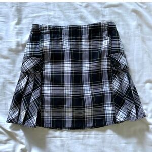Girl’s Lands End Skirt in black and white